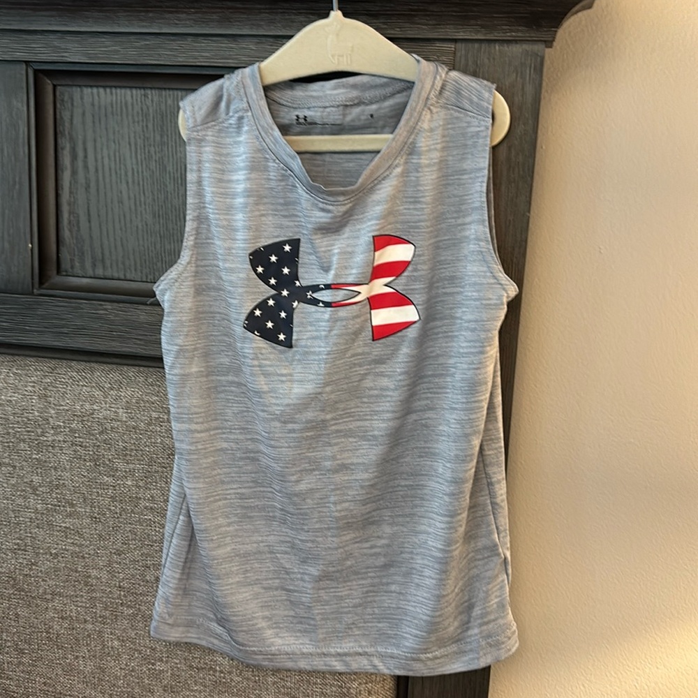 Sleeveless underarmor shirt light weight